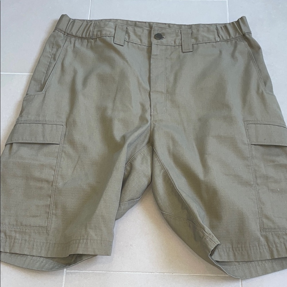 Vertx Men's Tactical Cargo Shorts in Tan